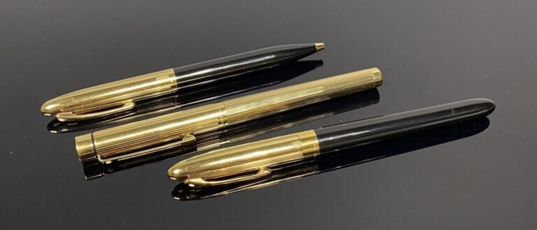 SHEAFFER - Parure comprenant un stylo plume et un stylo bille, le corps en rési…