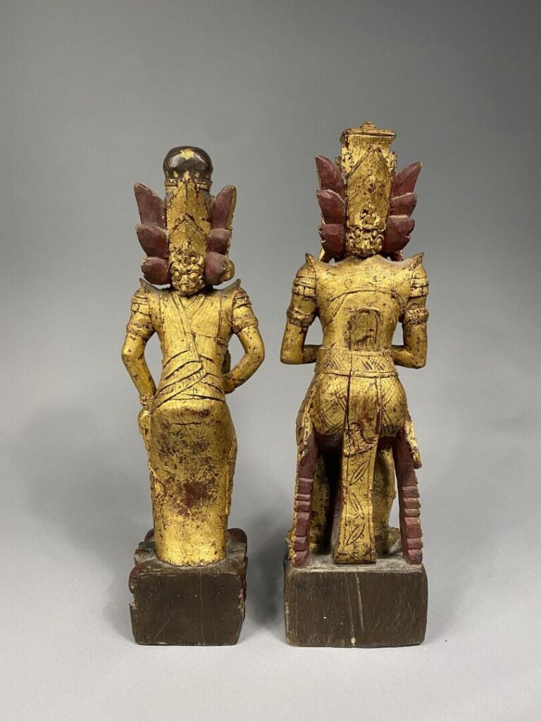 Sud-Est asiatique - Ensemble de deux sujets en bois sculpté peint et doré repré…