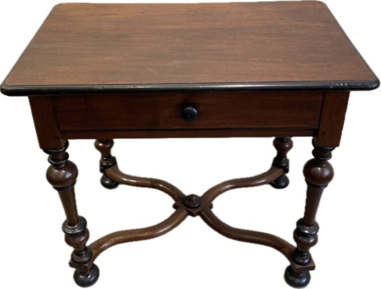 Table à écrire en bois naturel ouvrant à un tiroir en ceinture, piétement fusel…