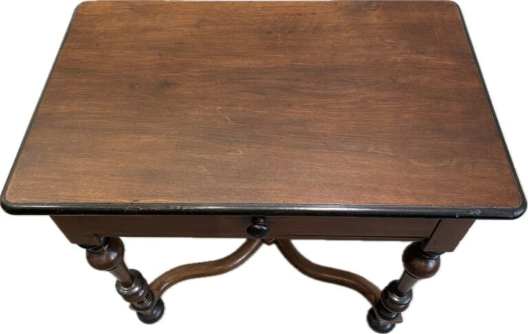 Table à écrire en bois naturel ouvrant à un tiroir en ceinture, piétement fusel…
