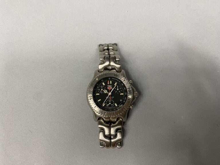 TAG HEUER - Montre bracelet chronographe tachymetre, modèle "Professional", en…