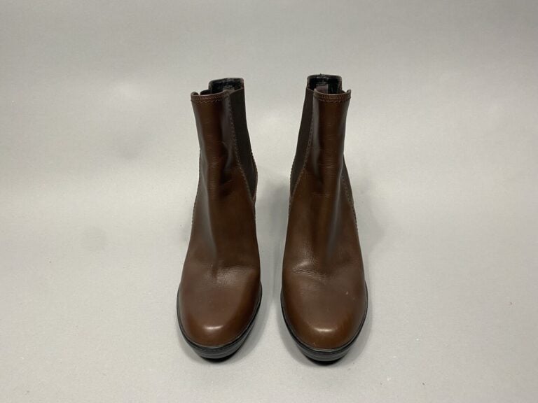 TOD'S - Paire de bottines à talons en cuir marron, semelle compensée à l'avant…