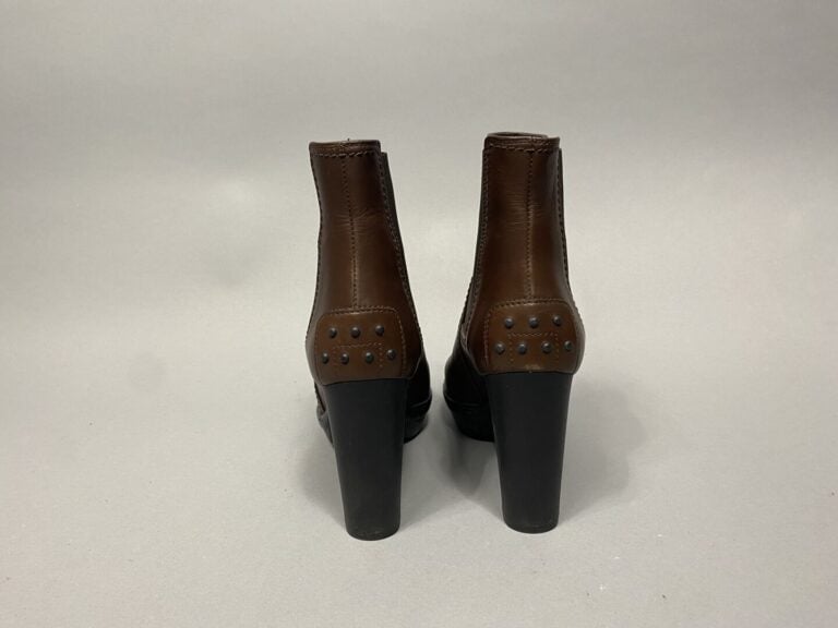 TOD'S - Paire de bottines à talons en cuir marron, semelle compensée à l'avant…