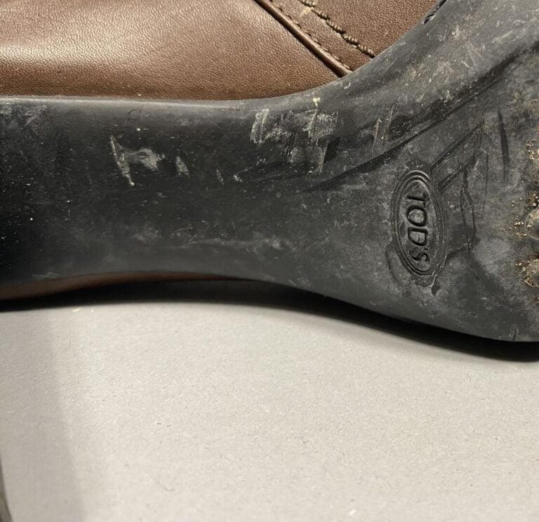 TOD'S - Paire de bottines à talons en cuir marron, semelle compensée à l'avant…