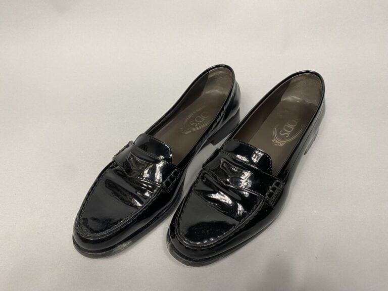 TOD'S - Paire de mocassins en cuir verni noir - Pointure : 38 - avec boite et d…