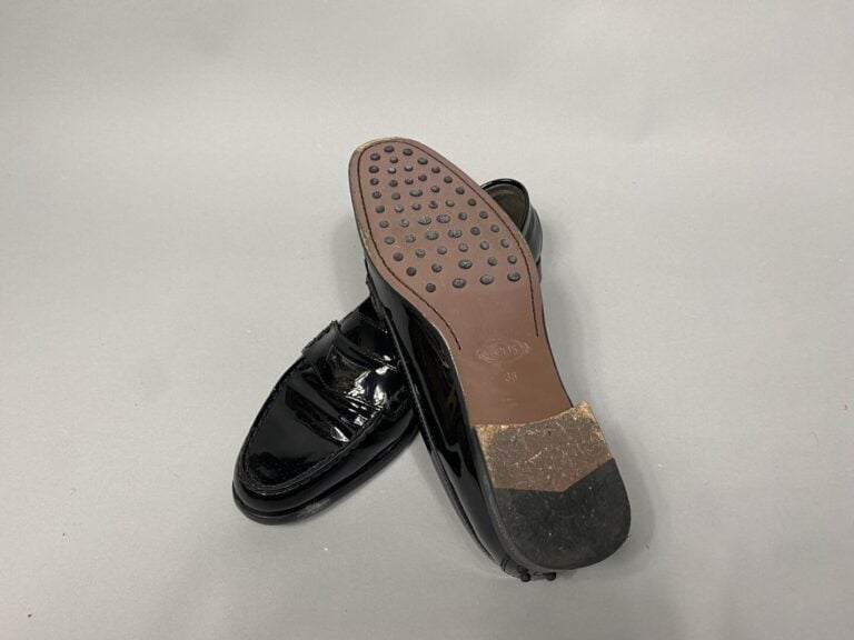 TOD'S - Paire de mocassins en cuir verni noir - Pointure : 38 - avec boite et d…