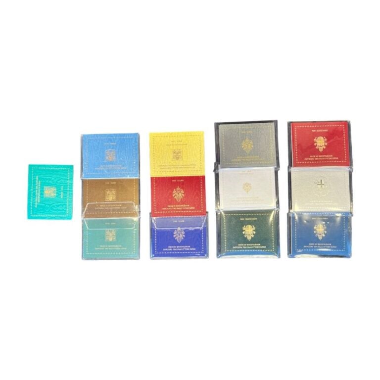 Vatican - Euros - Lot de treize Série UNC du vatican comprenant : - -La Série 2…