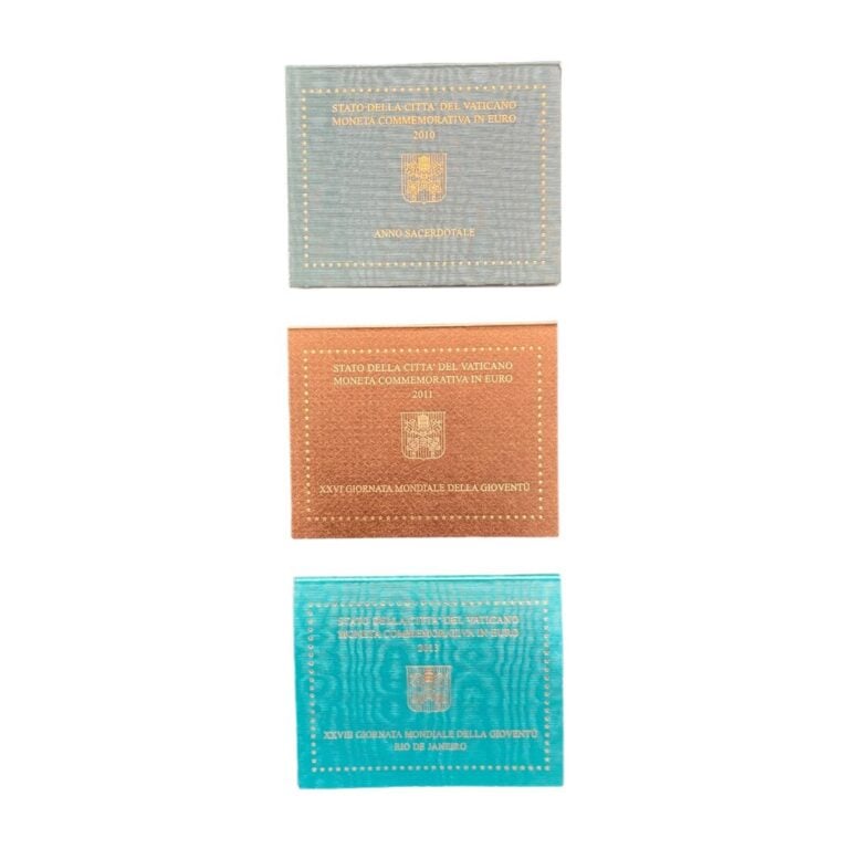 Vatican - - Lot de trois 2 euros commémorative comprenant : - - La 2010, " Anné…