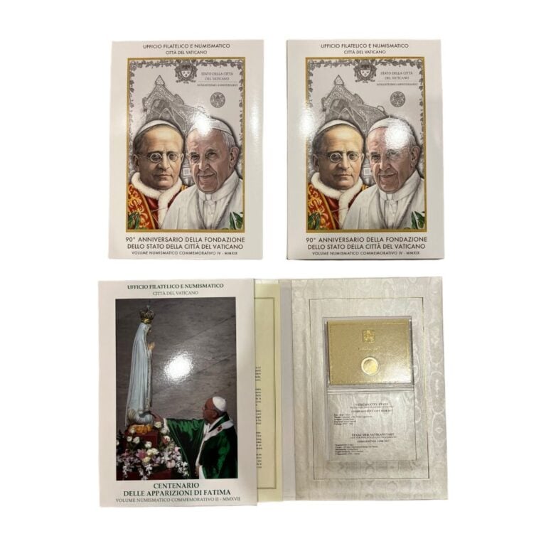 Vatican - - Lot de trois coffrets sous forme de livret comprenant chacun les de…