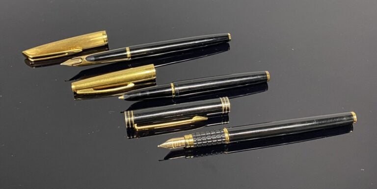 WATERMAN - Lot de 3 stylos plume dont modèle "Idéal" en résine noire et capucho…