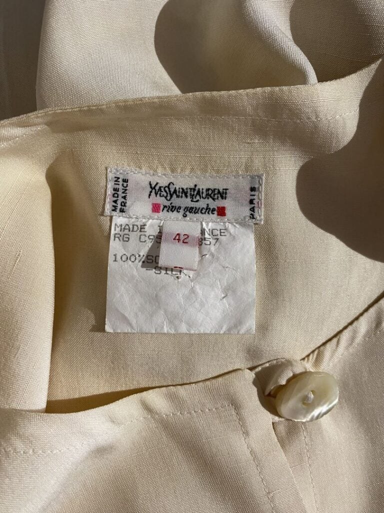 Yves SAINT LAURENT rive gauche - Blouse en soie à manches longues dans les tons…