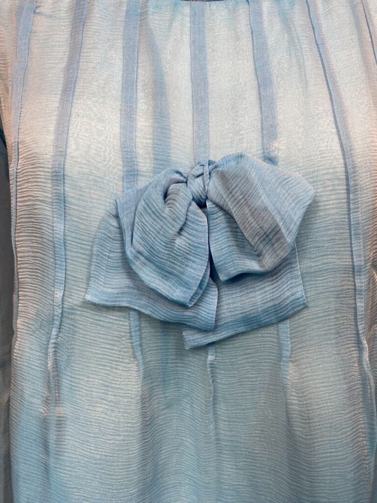 Yves SAINT LAURENT rive gauche - Blouse en soie à manches longues dans les tons…