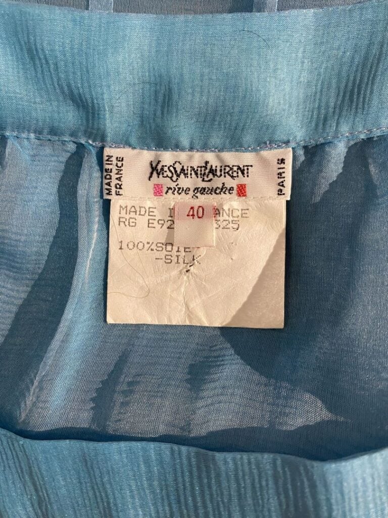 Yves SAINT LAURENT rive gauche - Blouse en soie à manches longues dans les tons…