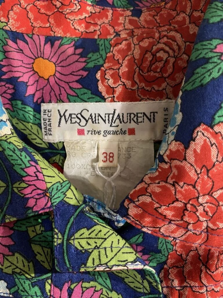 Yves SAINT LAURENT rive gauche - Chemisier sans manche à riche décor floral, de…