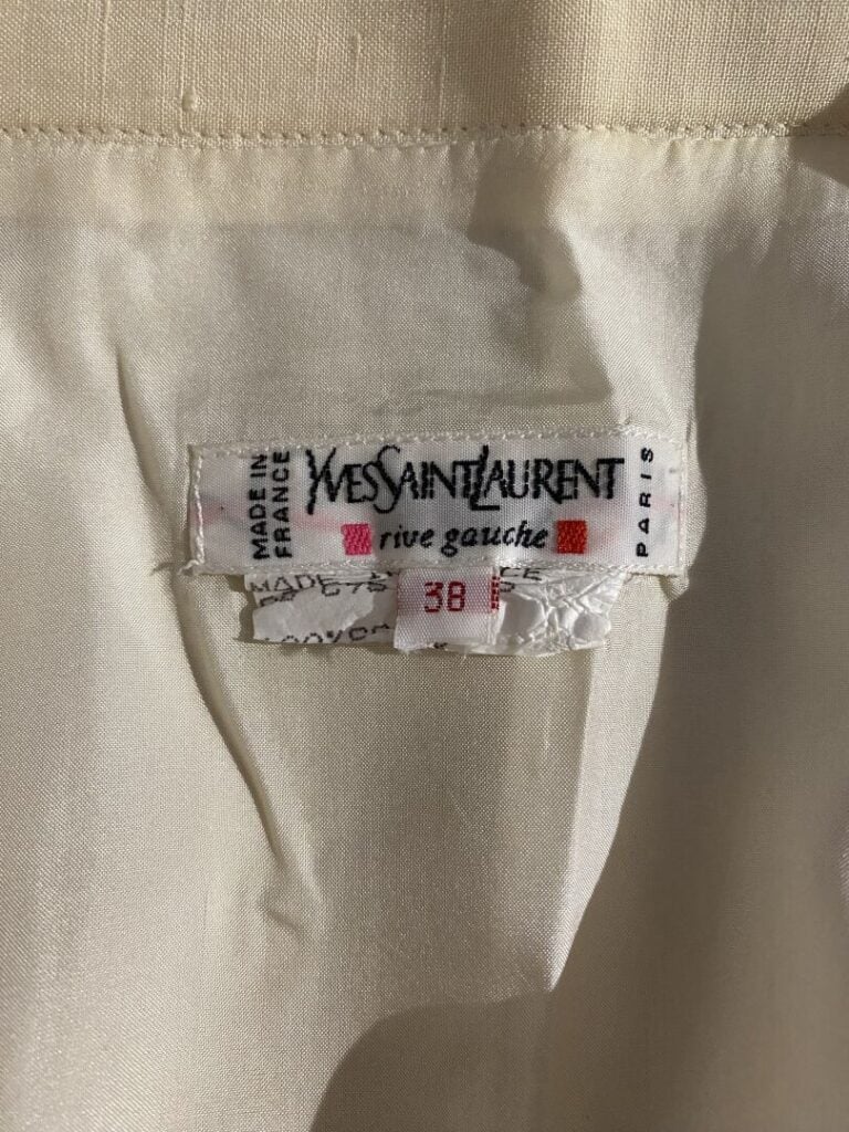 Yves SAINT LAURENT rive gauche - Jupe longue en soie dans les tons crème, simpl…