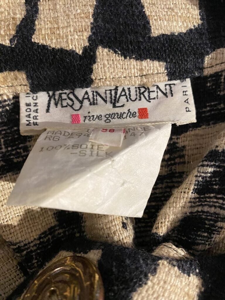 Yves SAINT LAURENT rive gauche - Robe en soie à manches courtes à motifs de car…