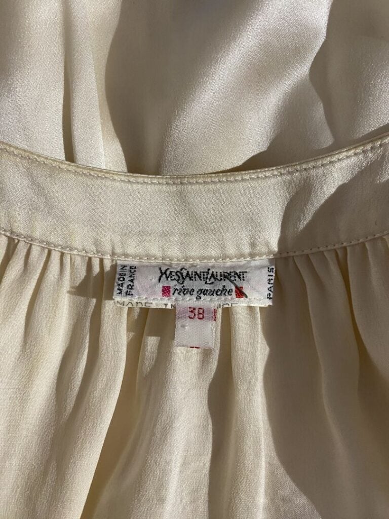 Yves SAINT LAURENT rive gauche - Top fluide à bretelles et encolure ronde dans…
