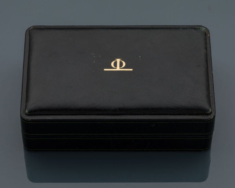 BAUME & MERCIER - BRACELET MONTRE ovale de dame en or jaune (750‰). Cadran quar…