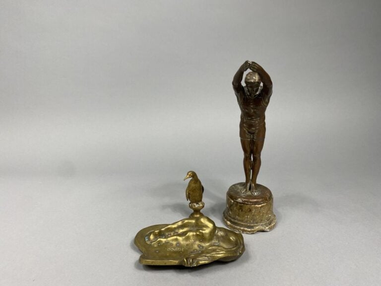 BOISSIER - Vide-poches en bronze doré représentant une femme nue stylisée - 14…