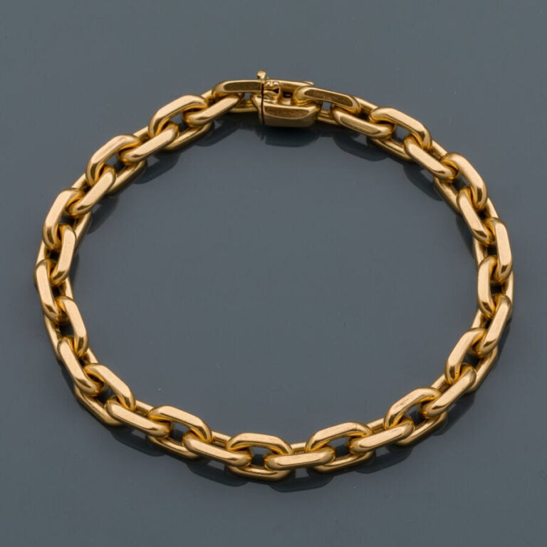 BRACELET "chaîne" en or jaune (750‰) à maillons ovales limés. - Travail françai…
