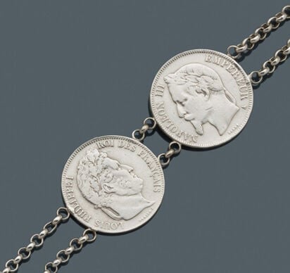 BRACELET en argent (min. 800‰) composé de chaînettes et deux pièces NAPOLEON II…