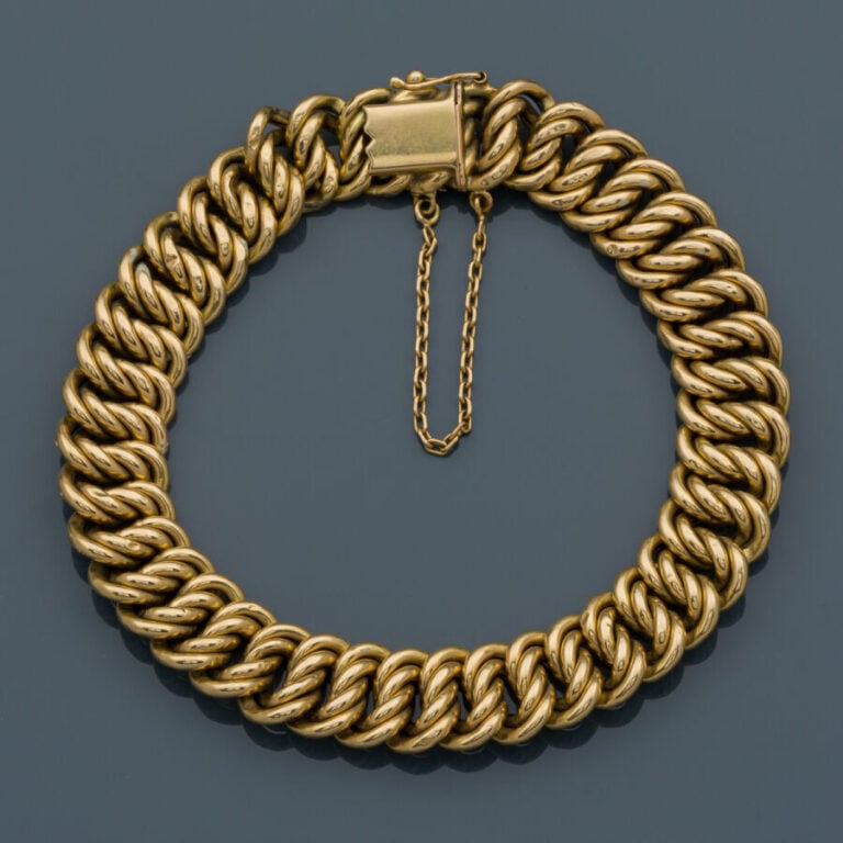 BRACELET en or jaune (750‰) à maille américaine partiellement ciselé. Chocs. -…