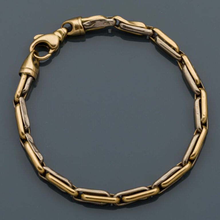 BRACELET en or jaune et or gris (750‰). Chocs. - Long.: 20 cm. Larg.: 0,5 cm. P…