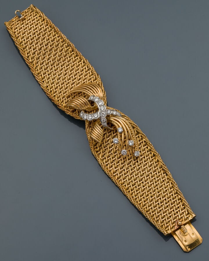 BRACELET manchette "passementerie" en platine (950‰) et or jaune (750‰) à maill…