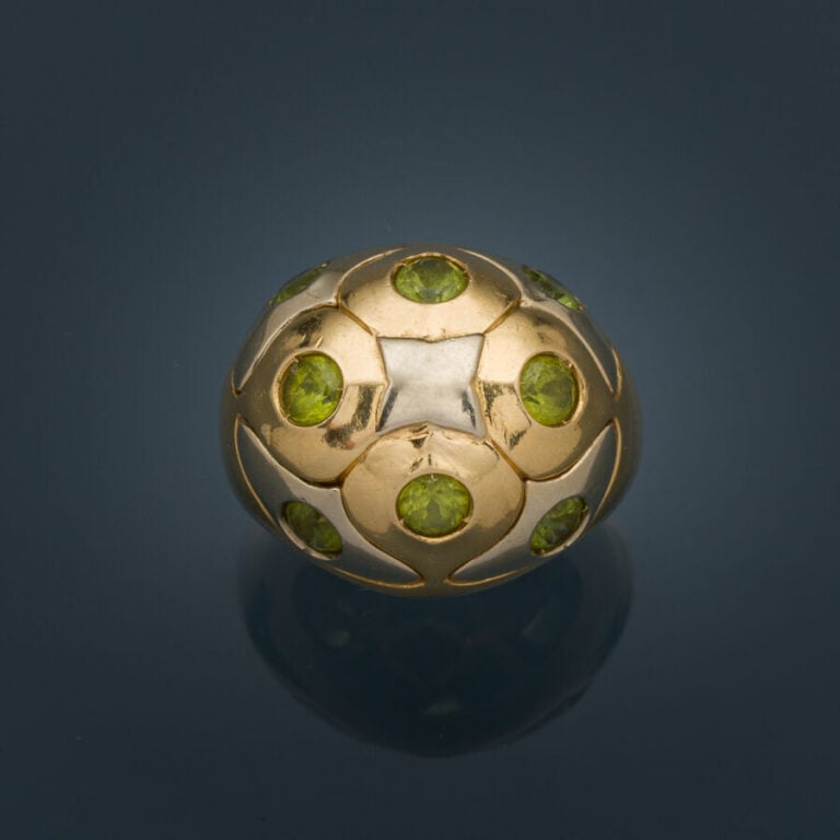 BULGARI - BAGUE "boule" en or jaune et or gris (750‰) ciselé, serti de huit pér…