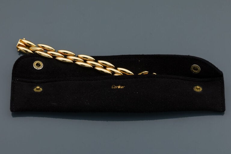 CARTIER - BRACELET, modèle "Gentiane" en or jaune (750‰) articulé et ajouré. -…