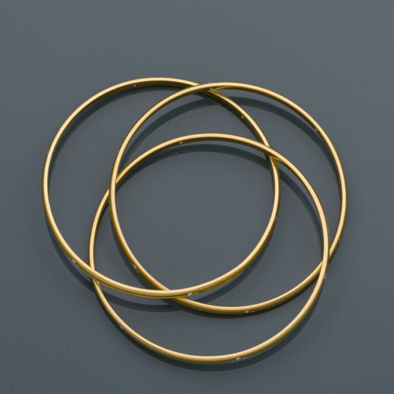 CARTIER - BRACELET rigide, modèle "Trinity", trois anneaux en or jaune (750‰) r…
