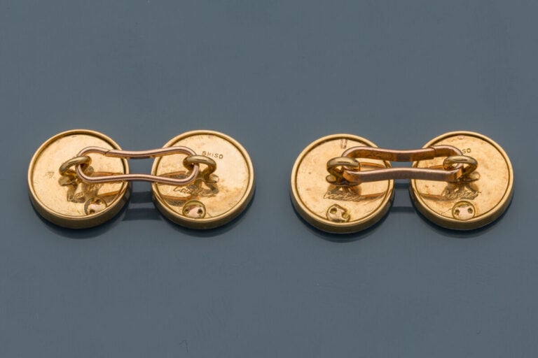 CARTIER - GHISO - Paire de BOUTONS de MANCHETTES circilaires en or jaune et or…
