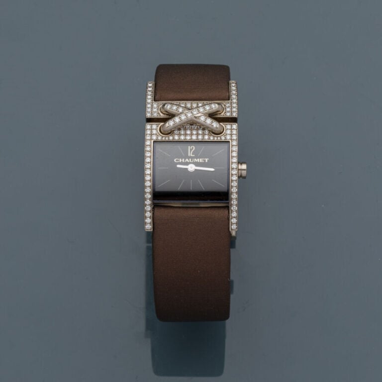CHAUMET - BRACELET MONTRE rectangulaire "Lien" en or gris (750‰) ajouré entière…