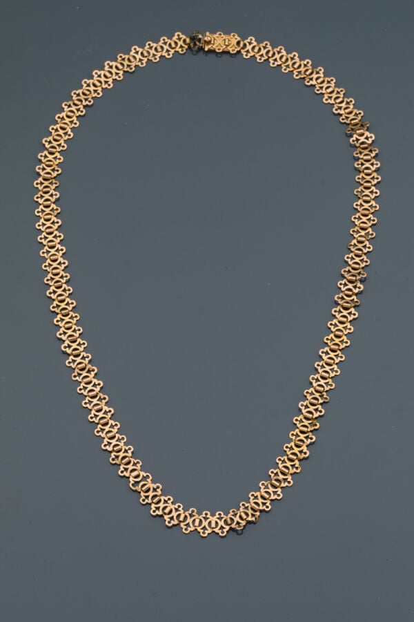 COLLIER en or rose (750‰) articulé et ajouré à motifs géométriques. - Trace de…