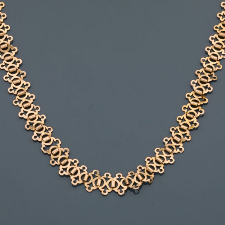 COLLIER en or rose (750‰) articulé et ajouré à motifs géométriques. - Trace de…