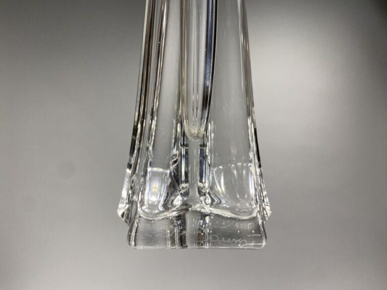 DAUM - Ensemble de trois vases en cristal pressé moulé - Signés - H (le plus gr…