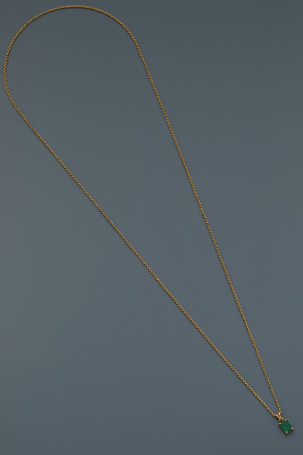 Deux COLLIERS chaînettes en or jaune (750‰) retenant chacun un PENDENTIF serti…