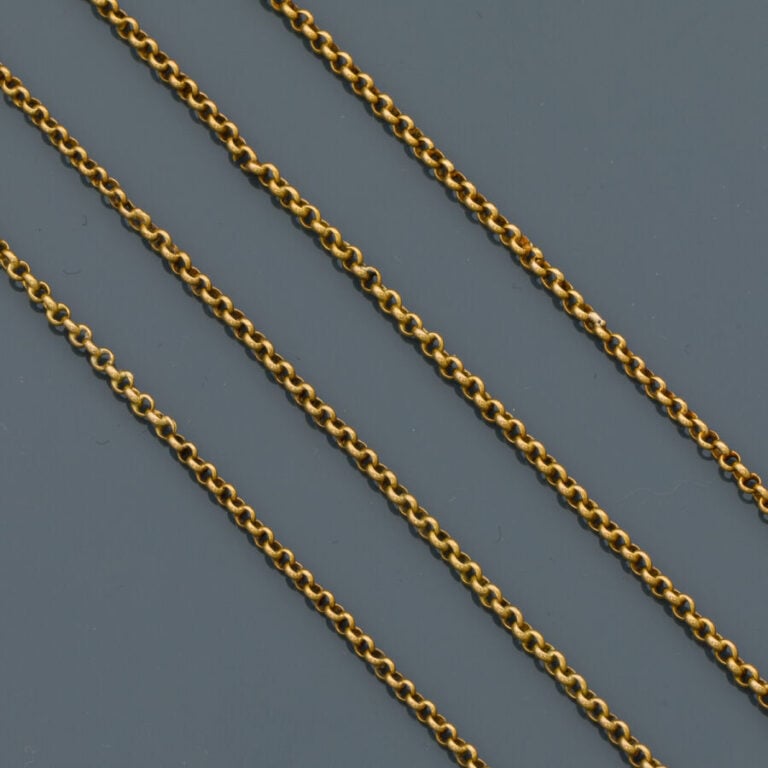 Deux COLLIERS chaînettes en or jaune (750‰) retenant chacun un PENDENTIF serti…