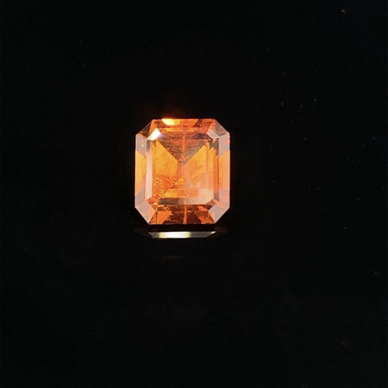DIAMANT taillé à degrés accompagné d'un rapport d'analyse du laboratoire CGL da…