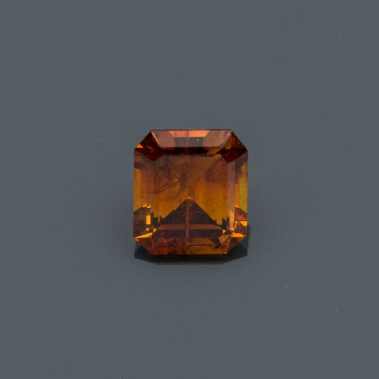 DIAMANT taillé à degrés accompagné d'un rapport d'analyse du laboratoire CGL da…
