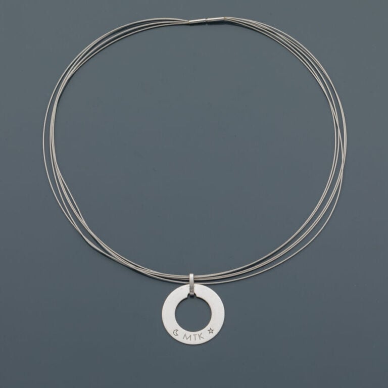 DINH VAN - COLLIER modèle "Cible" en or gris (750‰) composé de cinq cables d'or…