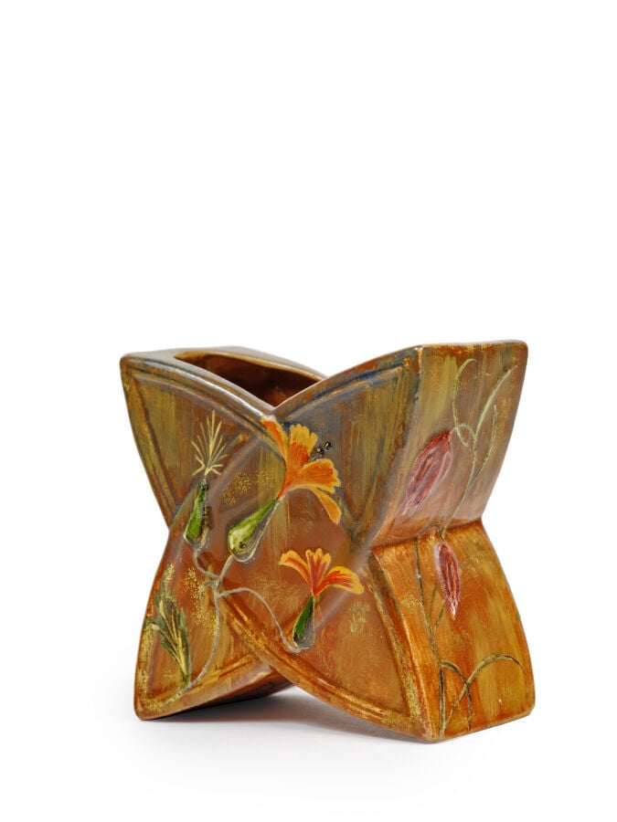 Emile GALLE (1846-1904) - Vase formant jardinière en faïence émaillée polychrom…