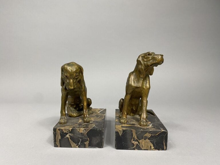 Emmanuel BOURCART - Paire de sujets en bronze doré représentant un couple de ch…