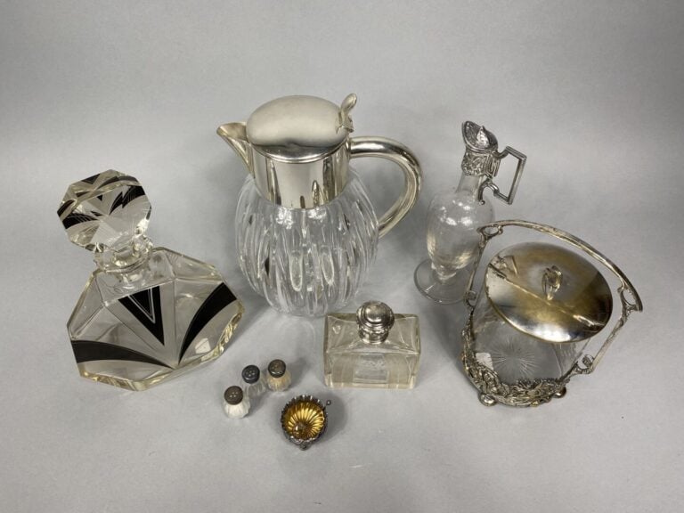 Ensemble de métal argenté comprenant une aiguière en verre et métal argenté à d…