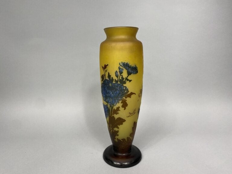 Etablissements GALLE - Vase de forme balustre sur piédouche circulaire verre do…