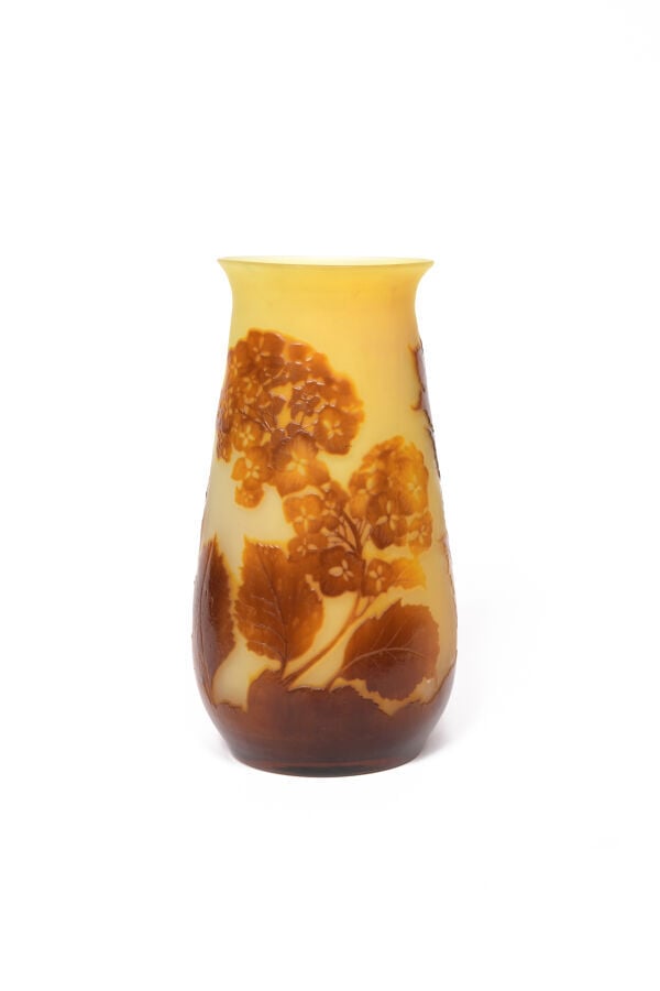 Etablissements GALLE - Vase de forme ovoïde à col étranglé évasé en verre doubl…