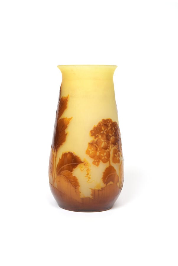 Etablissements GALLE - Vase de forme ovoïde à col étranglé évasé en verre doubl…