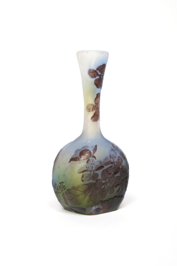 Établissements GALLE - Vase soliflore à panse renflée en méplat et long col éva…