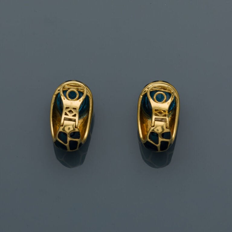 FRED - Importante paire de CLIPS d'OREILLES en or jaune (750‰) serti de topazes…