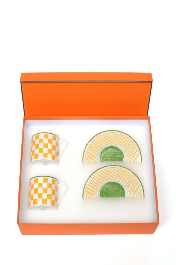 HERMÈS - «A walk in the garden» - Deux tasses à café et soucoupes en porcelaine…